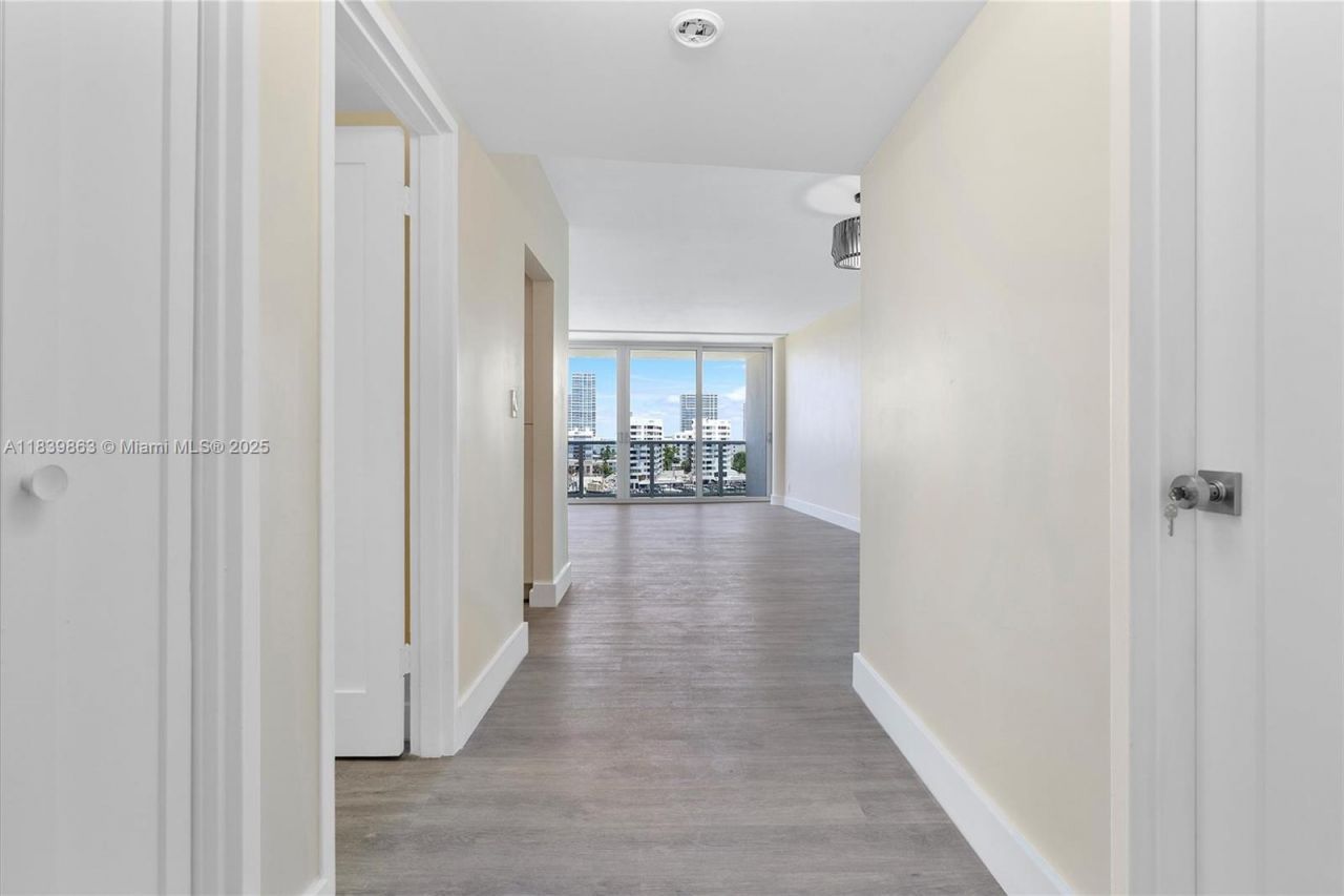 900 Bay Dr, Unit 718+Dock S, Miami Beach, FL 33141 Photo