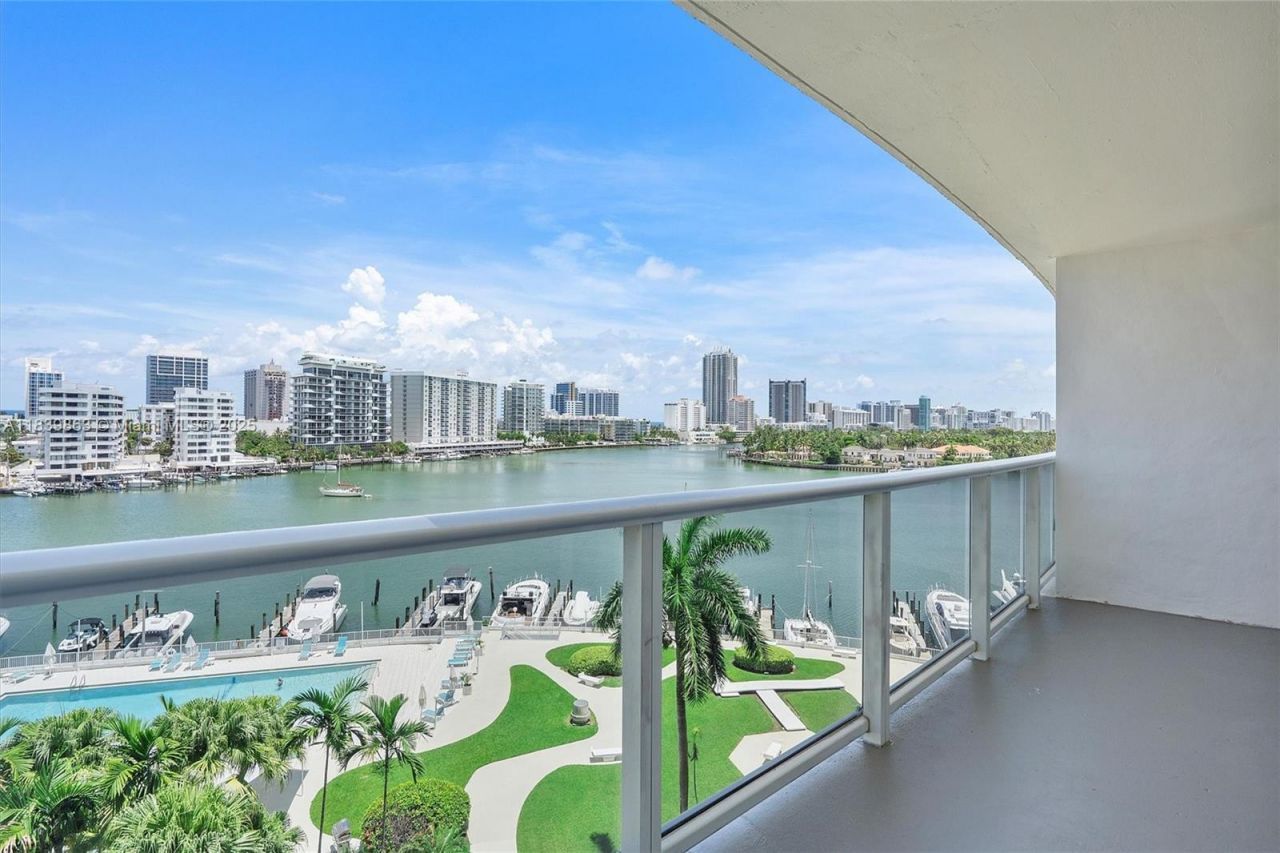 900 Bay Dr, Unit 718+Dock S, Miami Beach, FL 33141 Photo