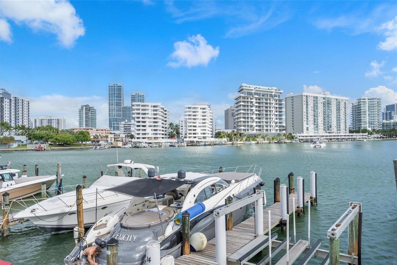 900 Bay Dr, Unit 718+Dock S, Miami Beach, FL 33141 Photo