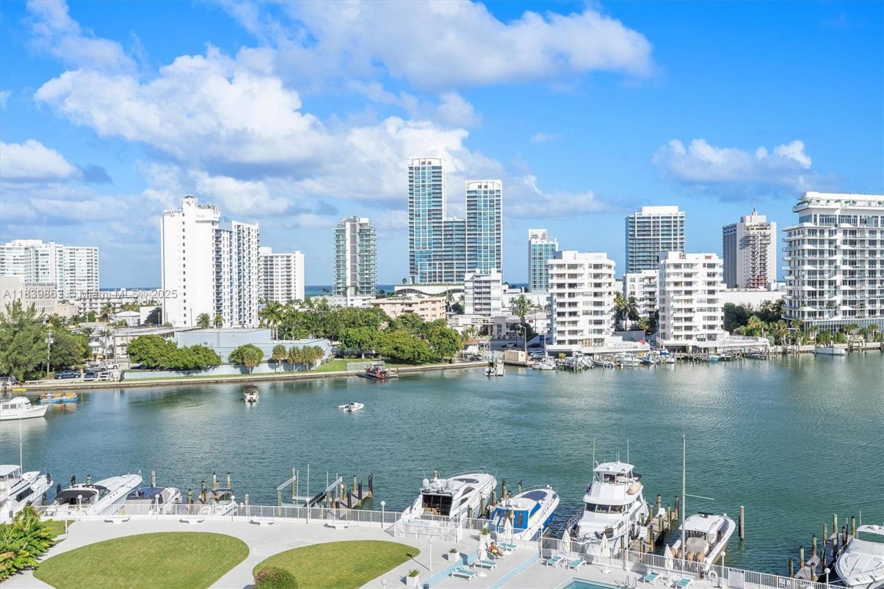 900 Bay Dr, Unit 718+Dock S, Miami Beach, FL 33141 Photo