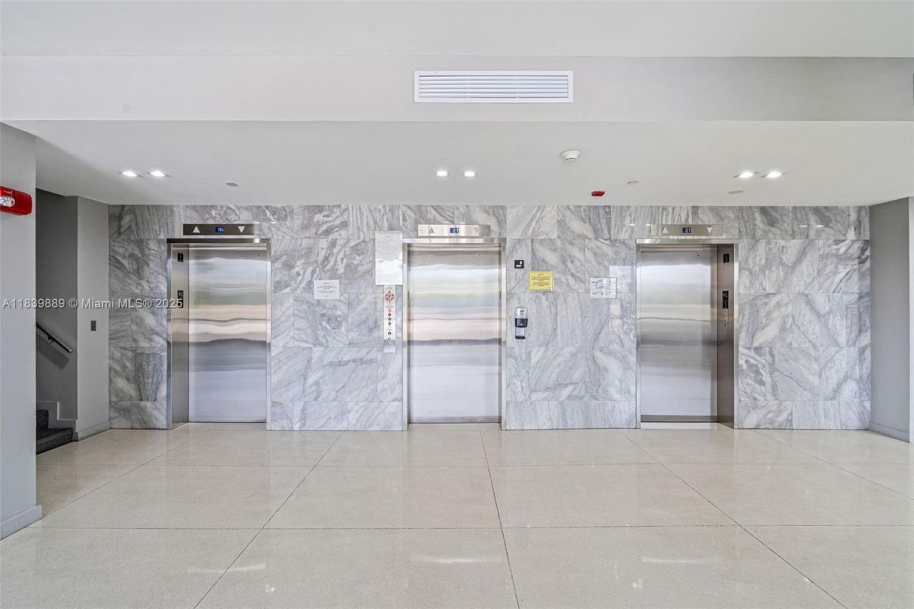 20379 W Country Club Dr, Unit PH38, Aventura, FL 33180 Photo