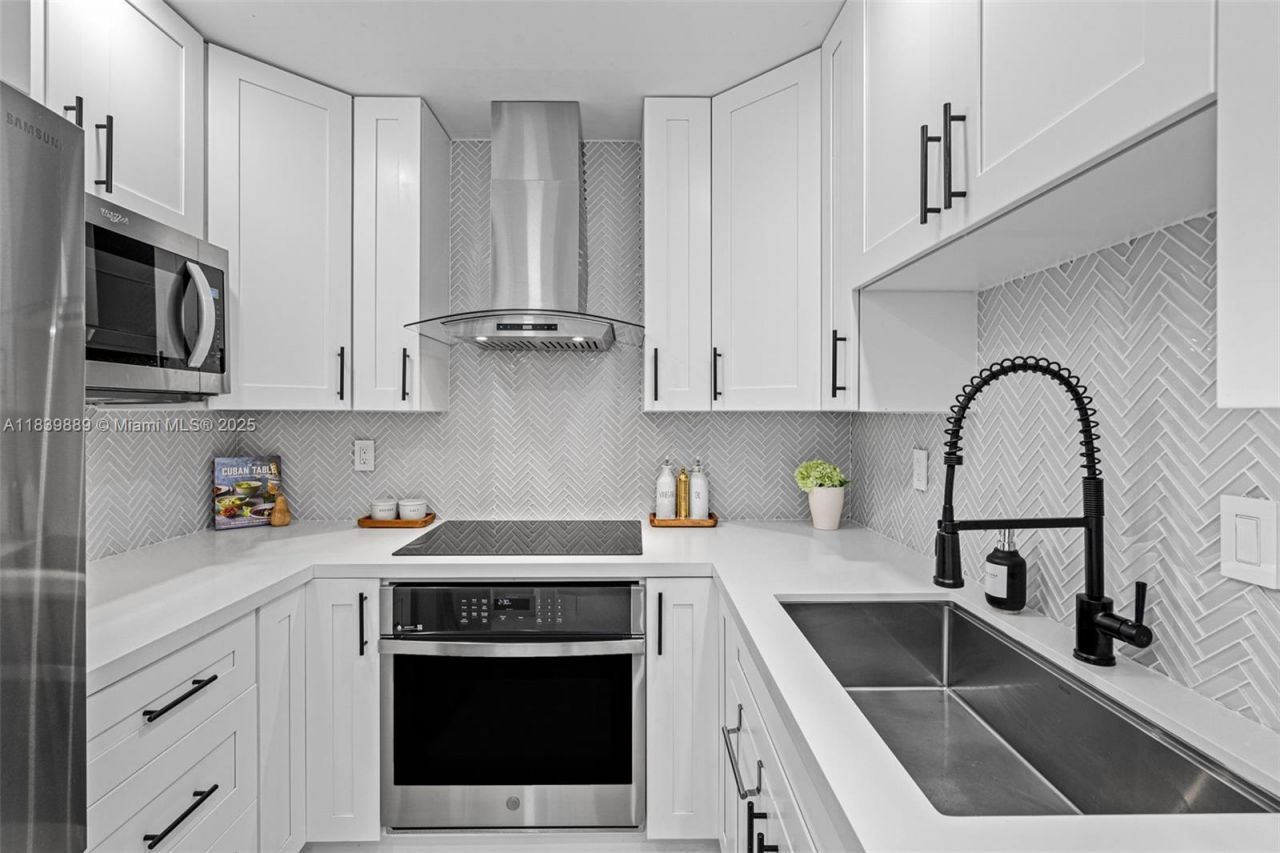 20379 W Country Club Dr, Unit PH38, Aventura, FL 33180 Photo