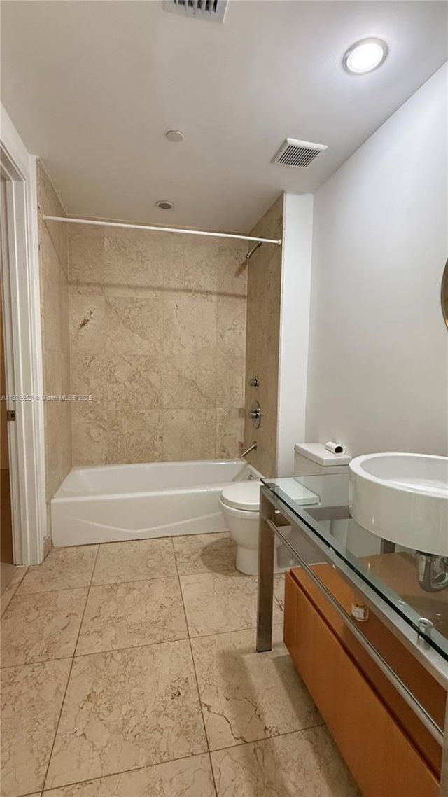 6000 Collins Ave, Unit 323, Miami Beach, FL 33140 Photo