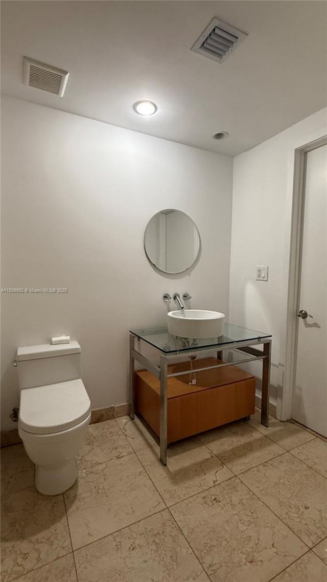 6000 Collins Ave, Unit 323, Miami Beach, FL 33140 Photo