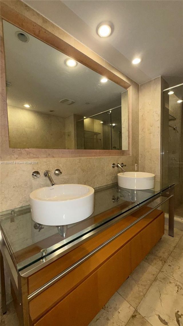 6000 Collins Ave, Unit 323, Miami Beach, FL 33140 Photo