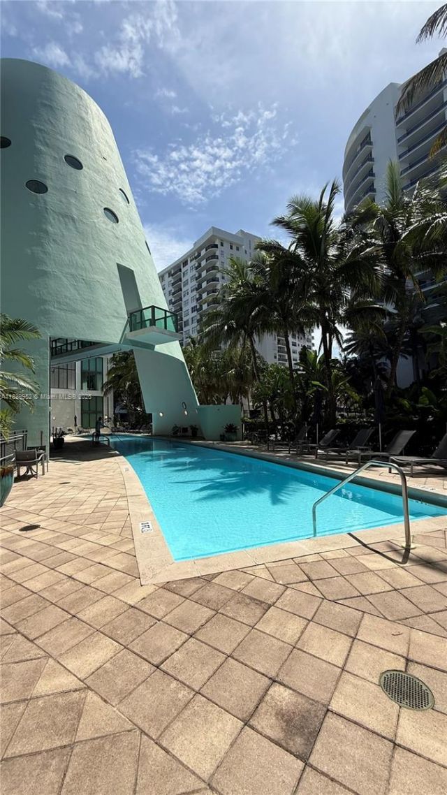 6000 Collins Ave, Unit 323, Miami Beach, FL 33140 Photo