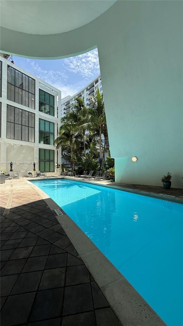 6000 Collins Ave, Unit 323, Miami Beach, FL 33140 Photo