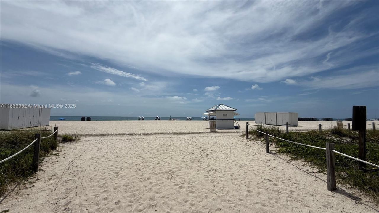 6000 Collins Ave, Unit 323, Miami Beach, FL 33140 Photo