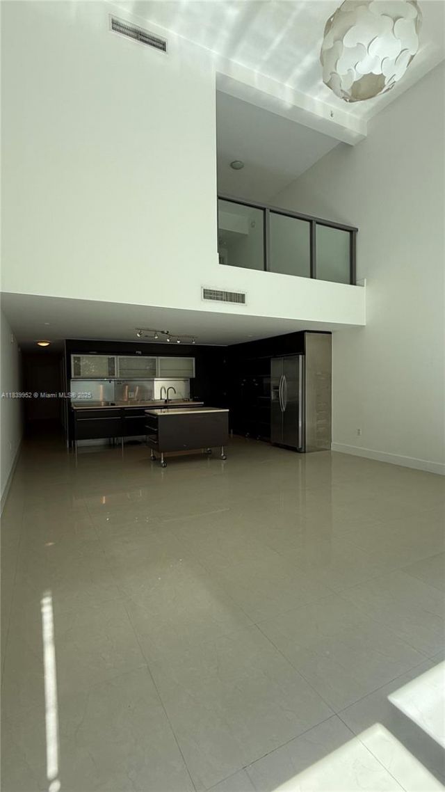 6000 Collins Ave, Unit 323, Miami Beach, FL 33140 Photo