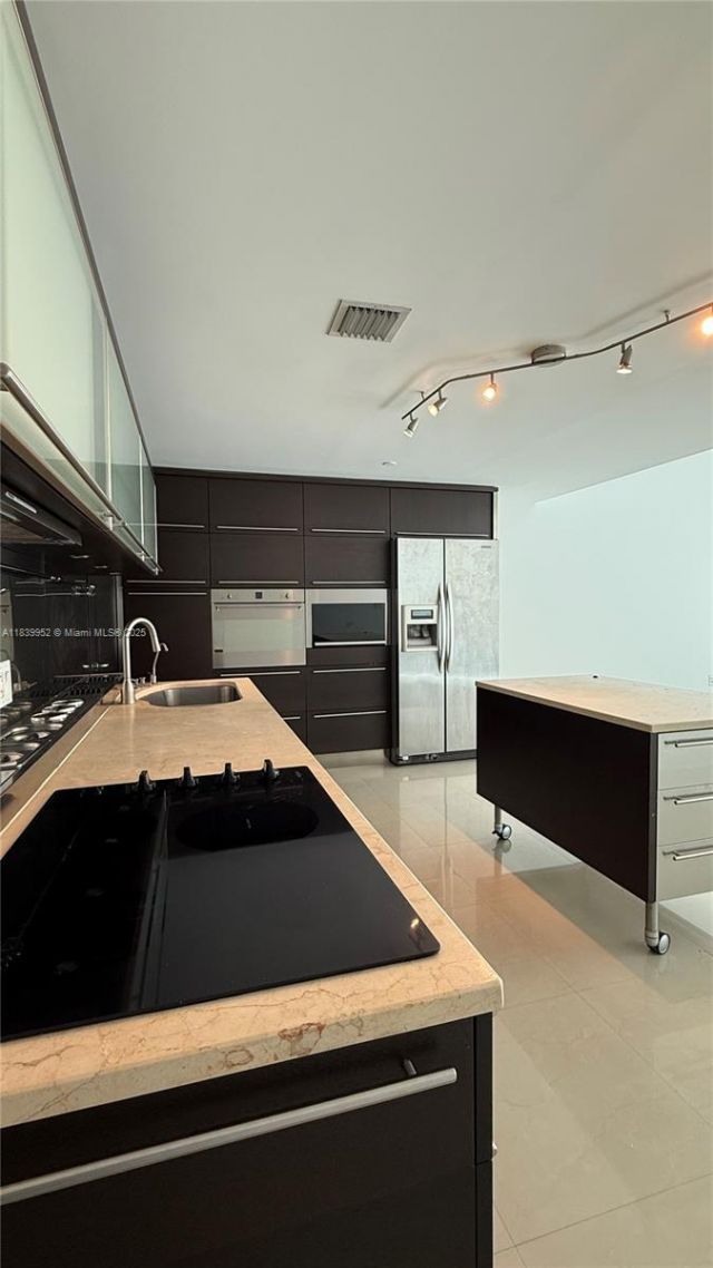 6000 Collins Ave, Unit 323, Miami Beach, FL 33140 Photo