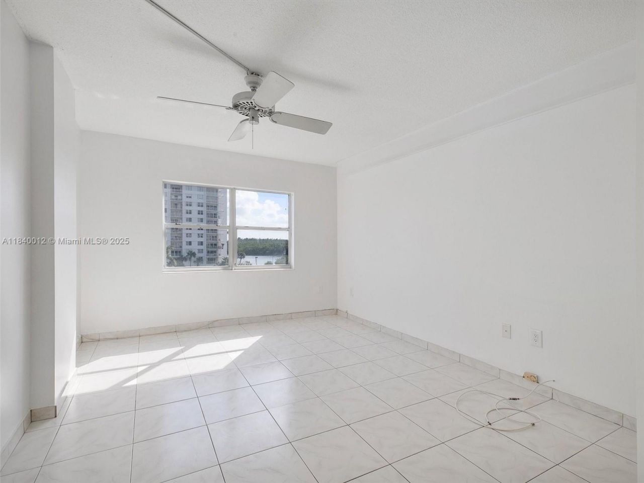 400 Kings Point Dr, Unit 523, Sunny Isles Beach, FL 33160 Photo