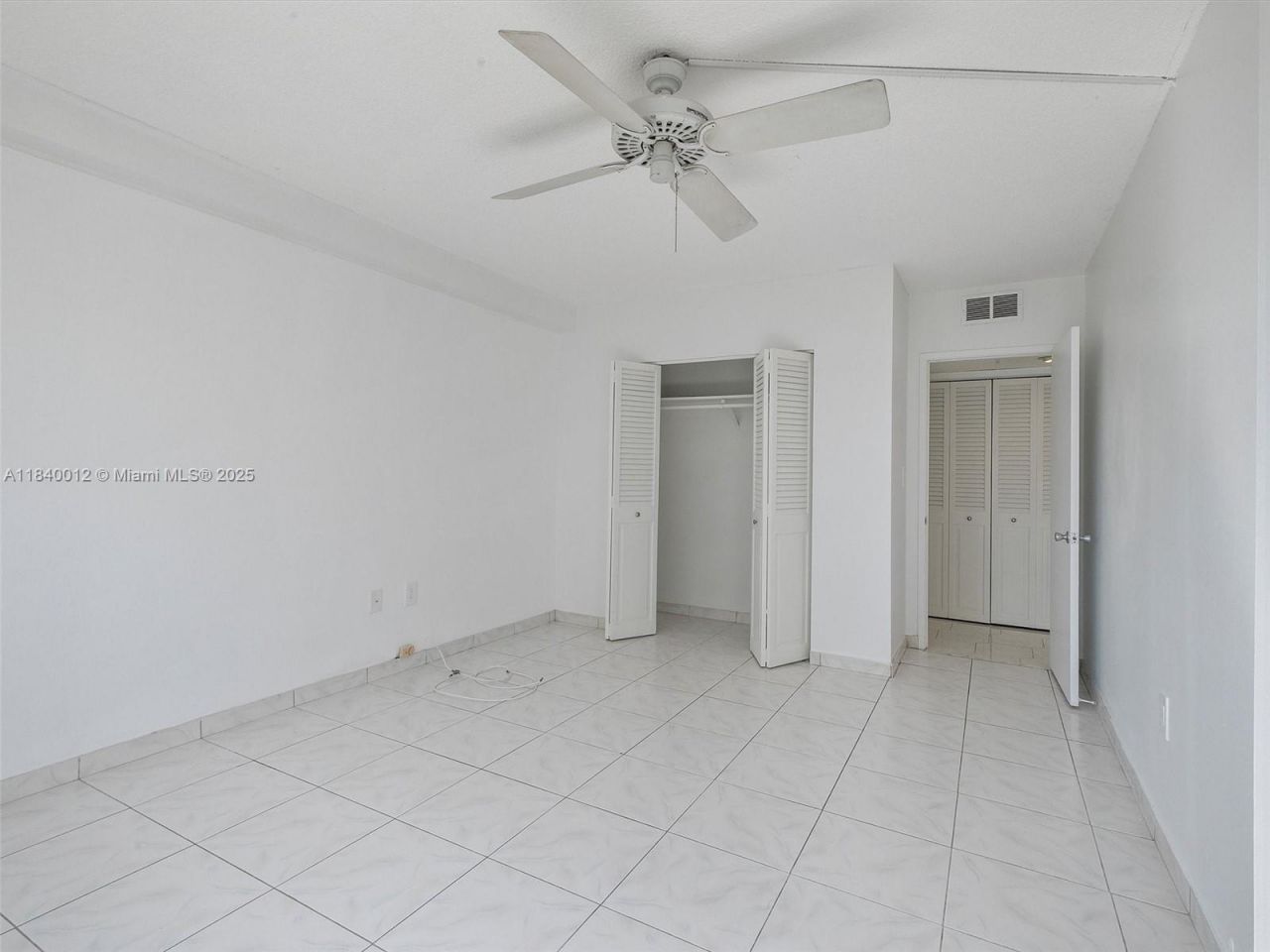 400 Kings Point Dr, Unit 523, Sunny Isles Beach, FL 33160 Photo