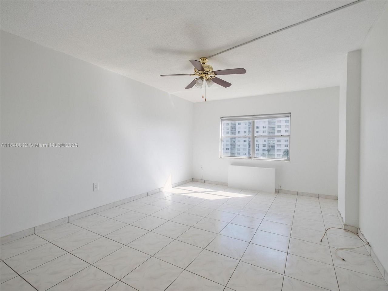 400 Kings Point Dr, Unit 523, Sunny Isles Beach, FL 33160 Photo