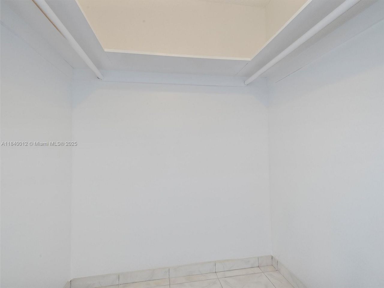 400 Kings Point Dr, Unit 523, Sunny Isles Beach, FL 33160 Photo