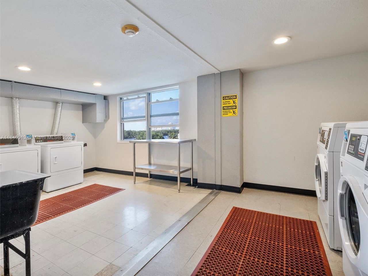 400 Kings Point Dr, Unit 523, Sunny Isles Beach, FL 33160 Photo