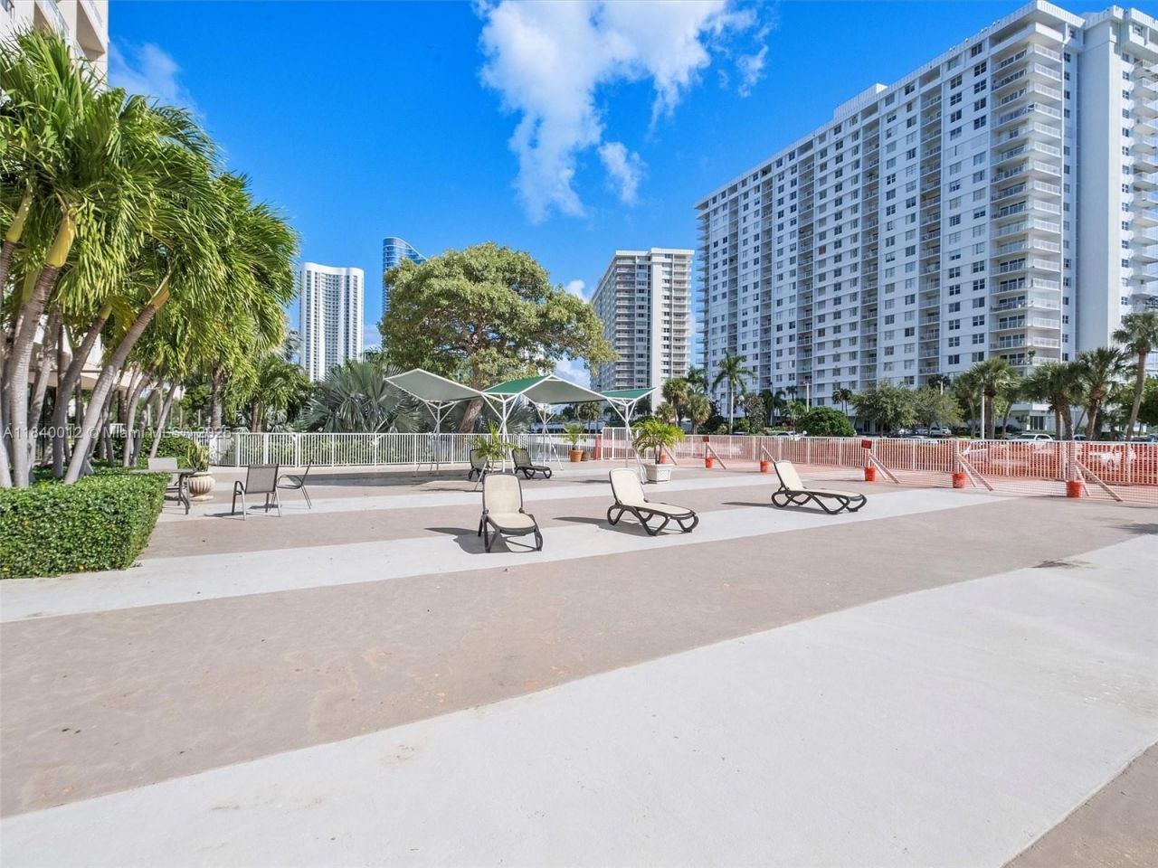 400 Kings Point Dr, Unit 523, Sunny Isles Beach, FL 33160 Photo