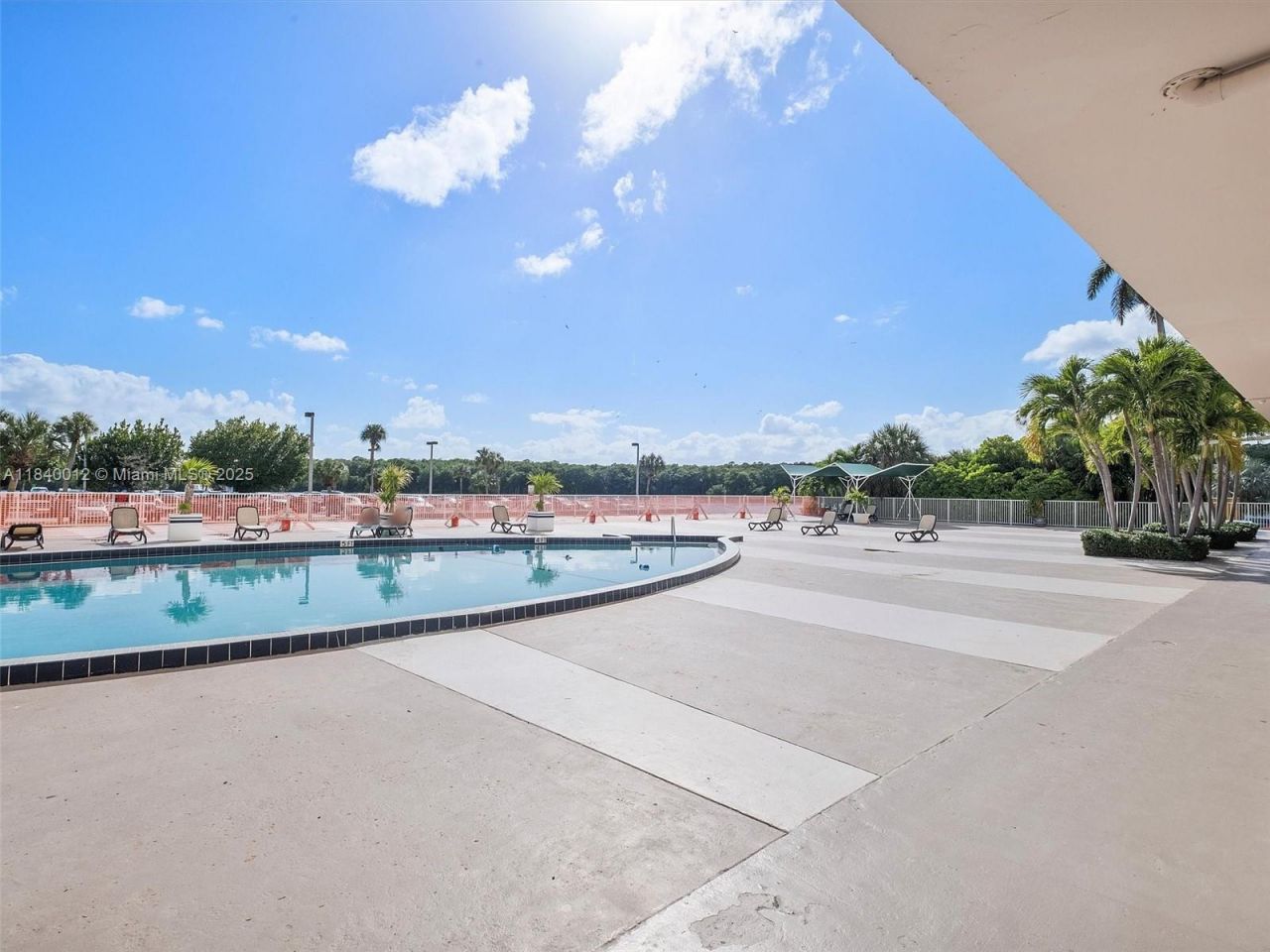 400 Kings Point Dr, Unit 523, Sunny Isles Beach, FL 33160 Photo