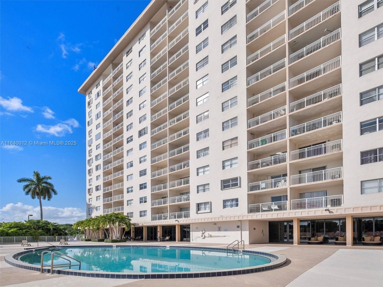 400 Kings Point Dr, Unit 523, Sunny Isles Beach, FL 33160 Photo