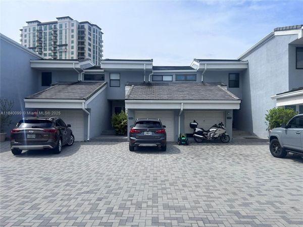 324 Poinciana Dr, Unit 906, Sunny Isles Beach, FL 33160