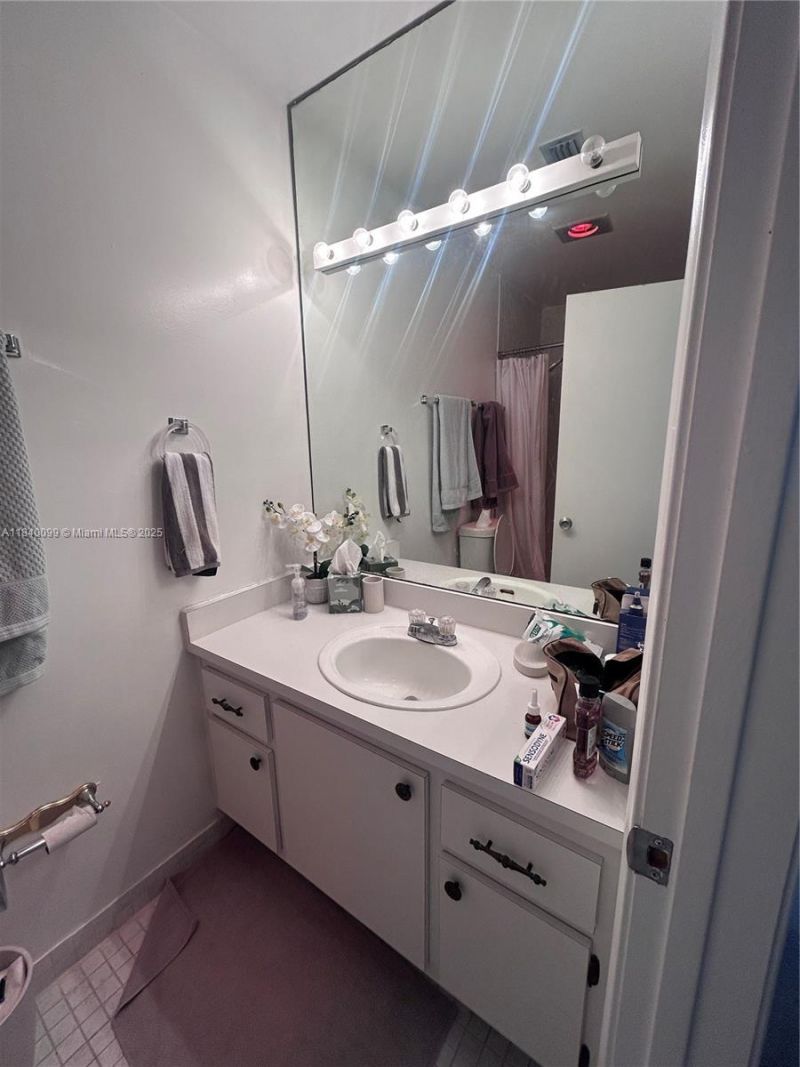 324 Poinciana Dr, Unit 906, Sunny Isles Beach, FL 33160 Photo