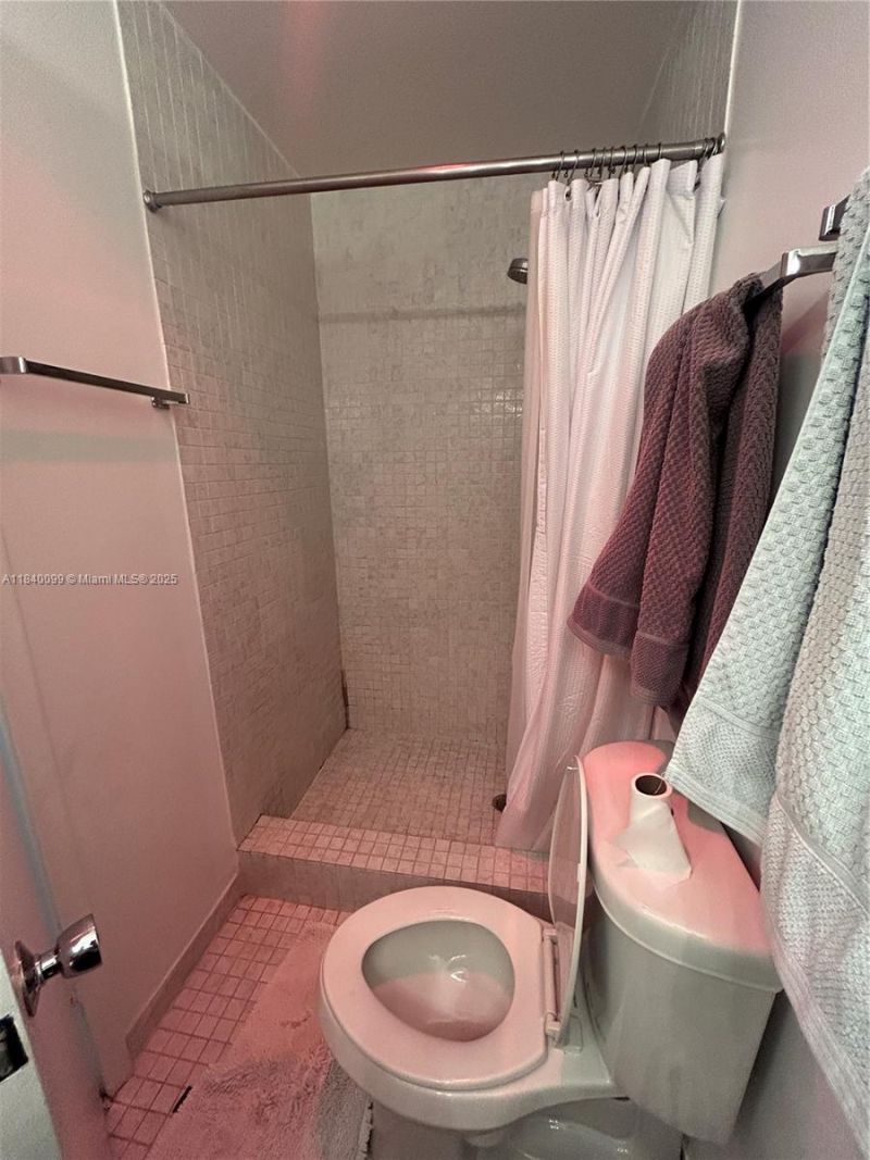 324 Poinciana Dr, Unit 906, Sunny Isles Beach, FL 33160 Photo