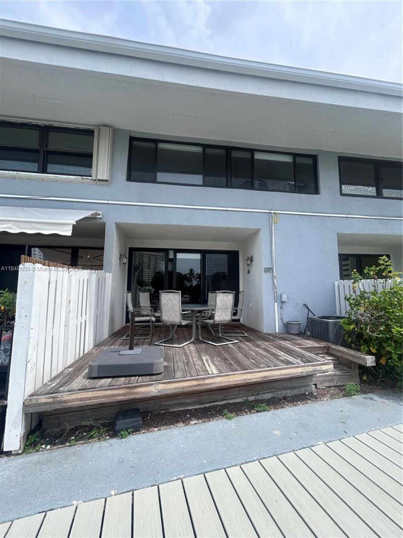 324 Poinciana Dr, Unit 906, Sunny Isles Beach, FL 33160 Photo