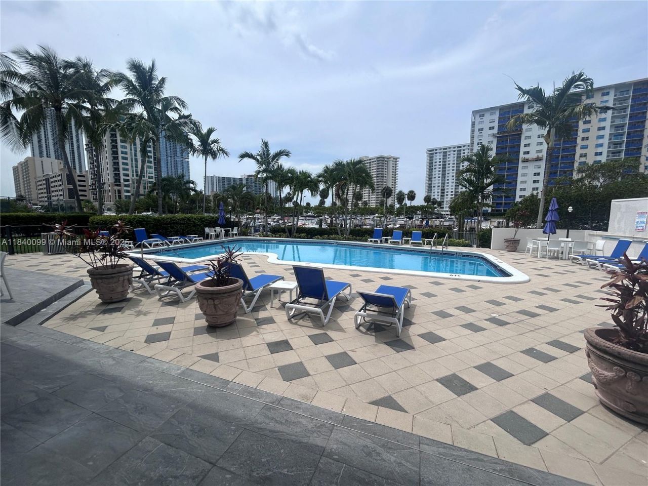 324 Poinciana Dr, Unit 906, Sunny Isles Beach, FL 33160 Photo