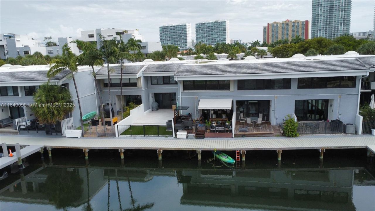 324 Poinciana Dr, Unit 906, Sunny Isles Beach, FL 33160 Photo