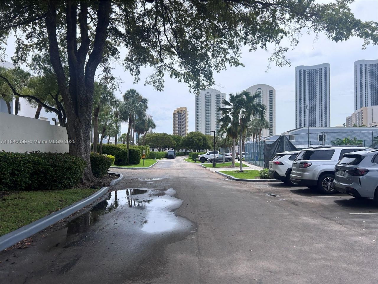 324 Poinciana Dr, Unit 906, Sunny Isles Beach, FL 33160 Photo