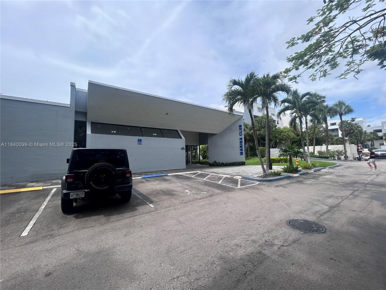 324 Poinciana Dr, Unit 906, Sunny Isles Beach, FL 33160 Photo