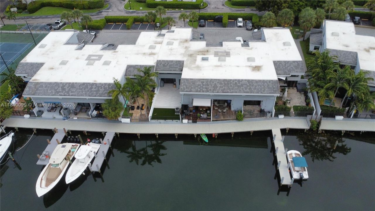 324 Poinciana Dr, Unit 906, Sunny Isles Beach, FL 33160 Photo