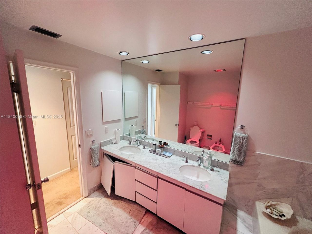 324 Poinciana Dr, Unit 906, Sunny Isles Beach, FL 33160 Photo