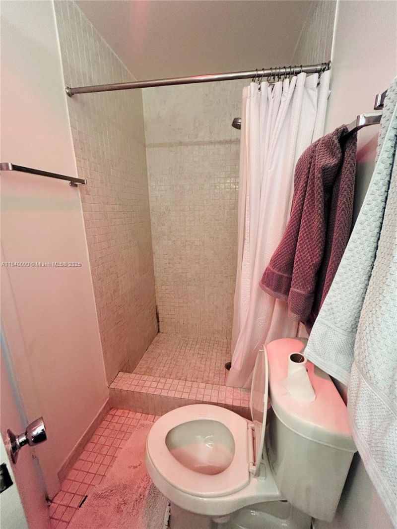 324 Poinciana Dr, Unit 906, Sunny Isles Beach, FL 33160 Photo