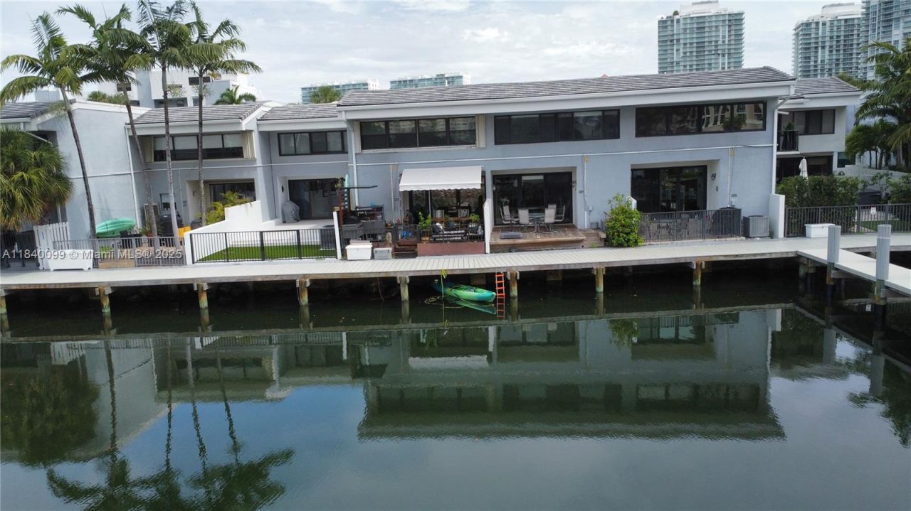 324 Poinciana Dr, Unit 906, Sunny Isles Beach, FL 33160 Photo