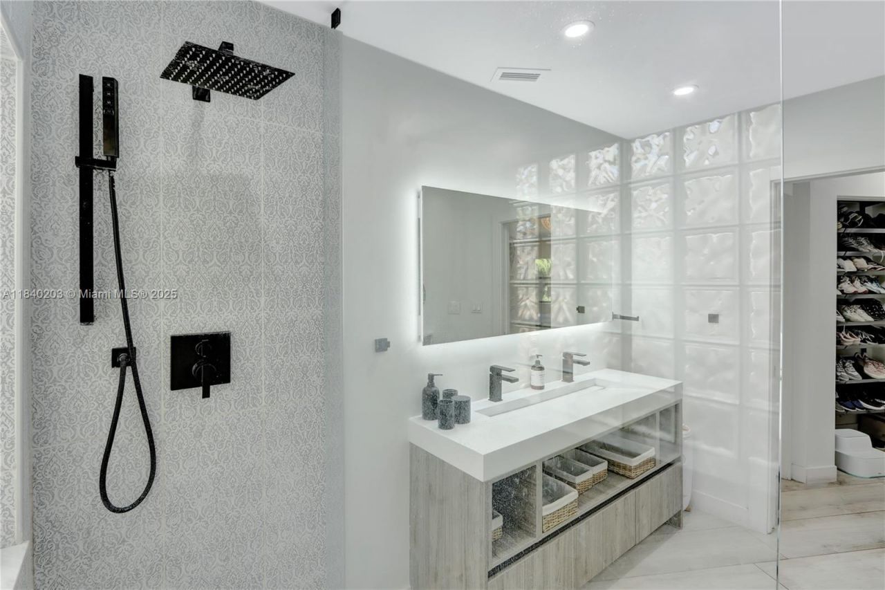 23273 Water Cir, Boca Raton, FL 33486 Photo