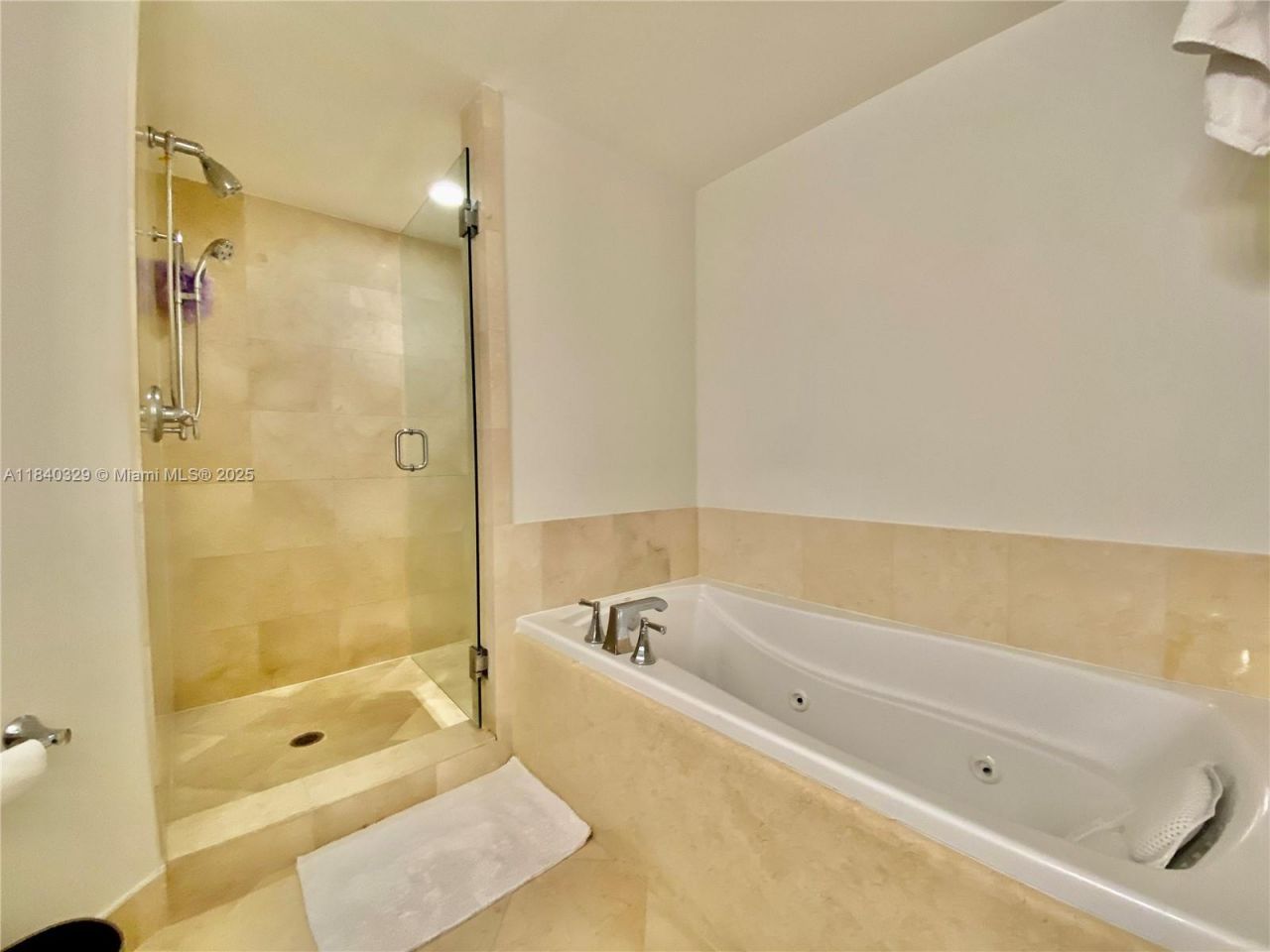 19900 E Country Club Dr, Unit 1220, Aventura, FL 33180 Photo