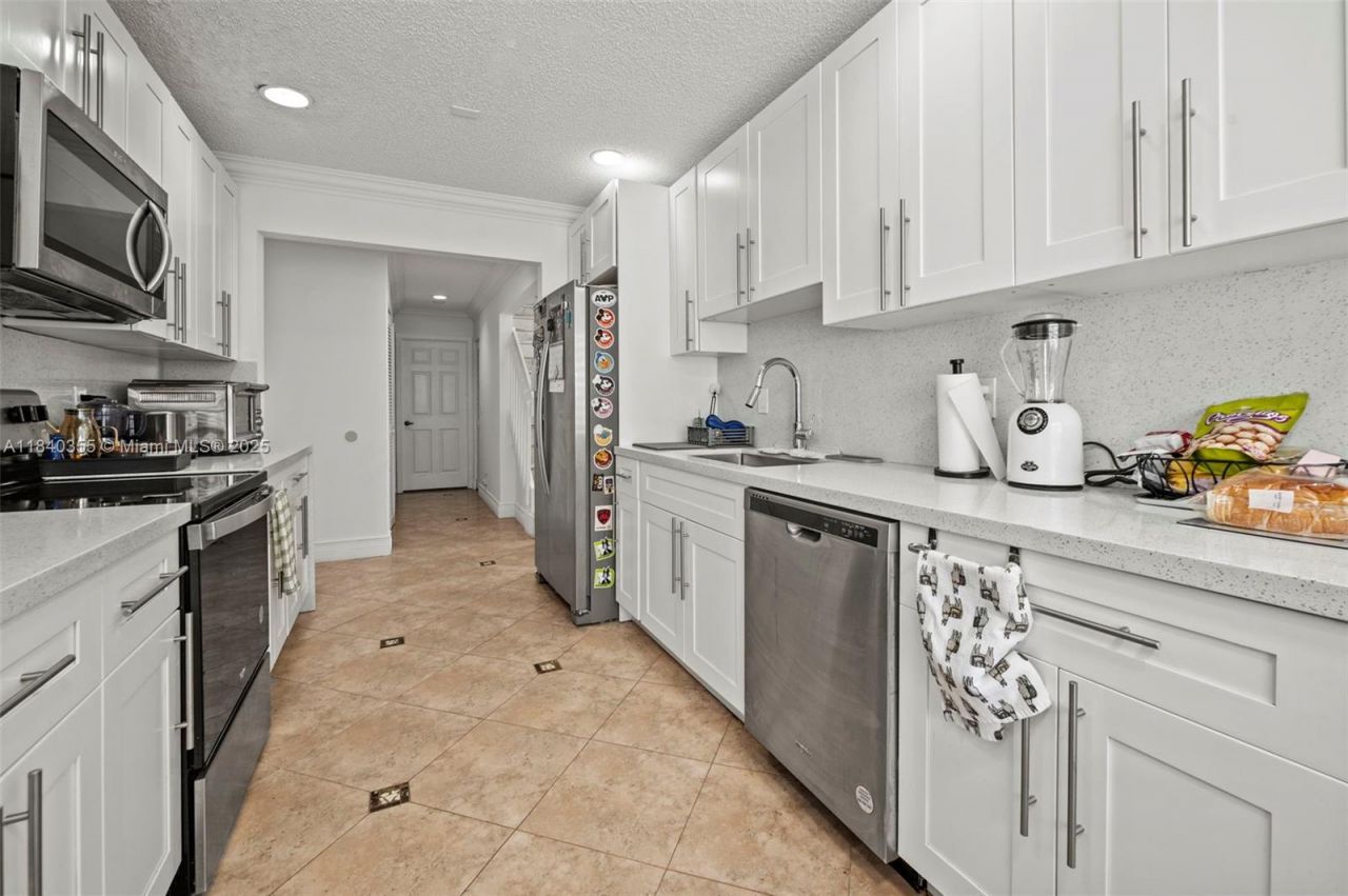 9384 NW 8th Cir, Plantation, FL 33324 Photo