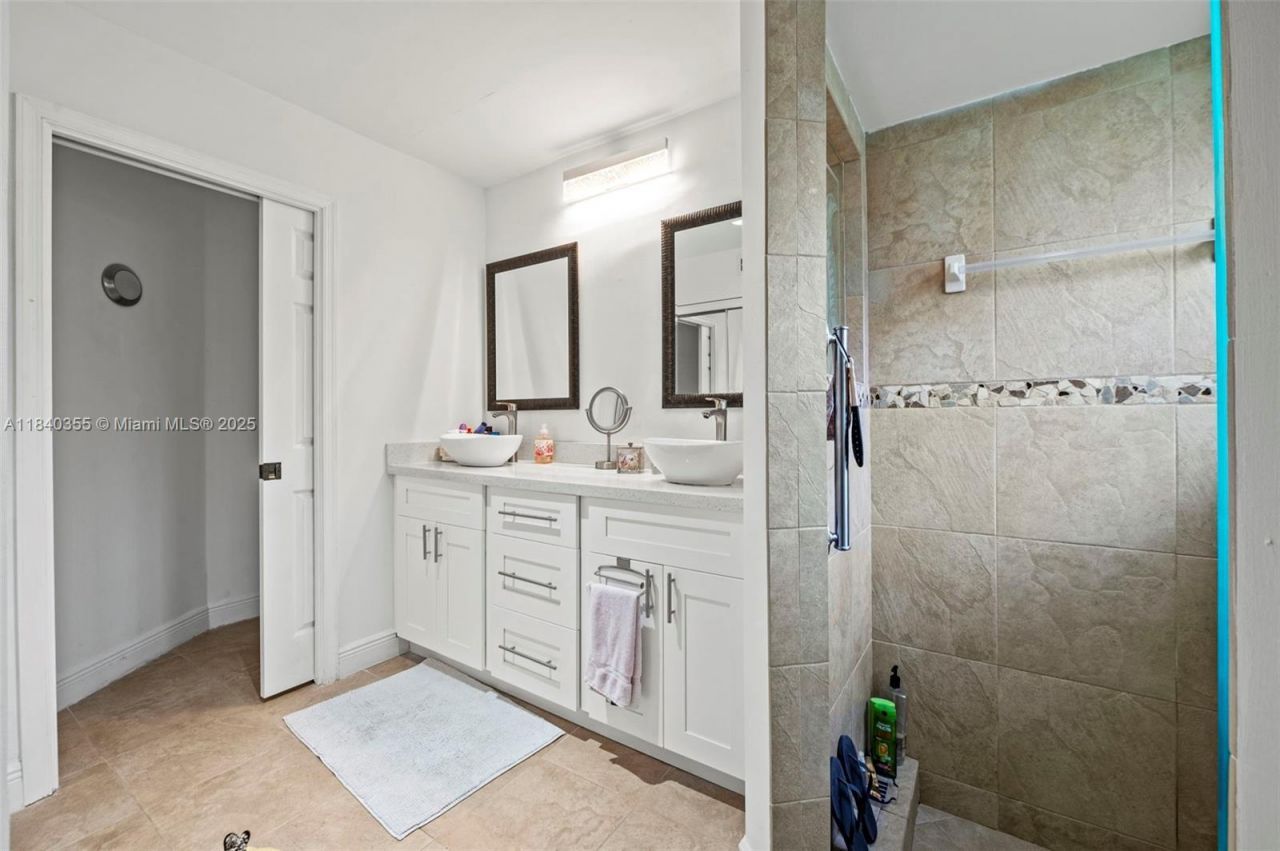 9384 NW 8th Cir, Plantation, FL 33324 Photo