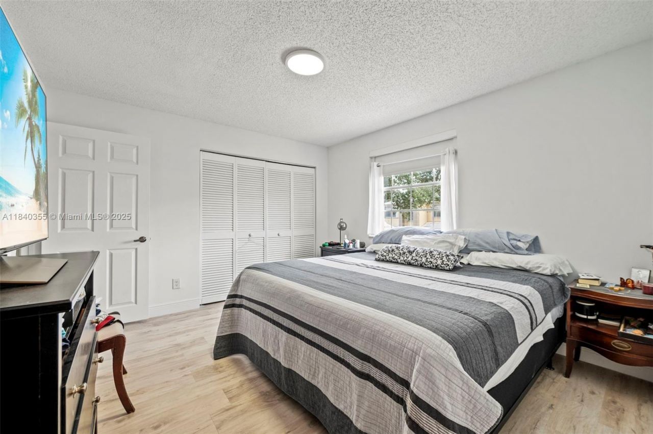 9384 NW 8th Cir, Plantation, FL 33324 Photo