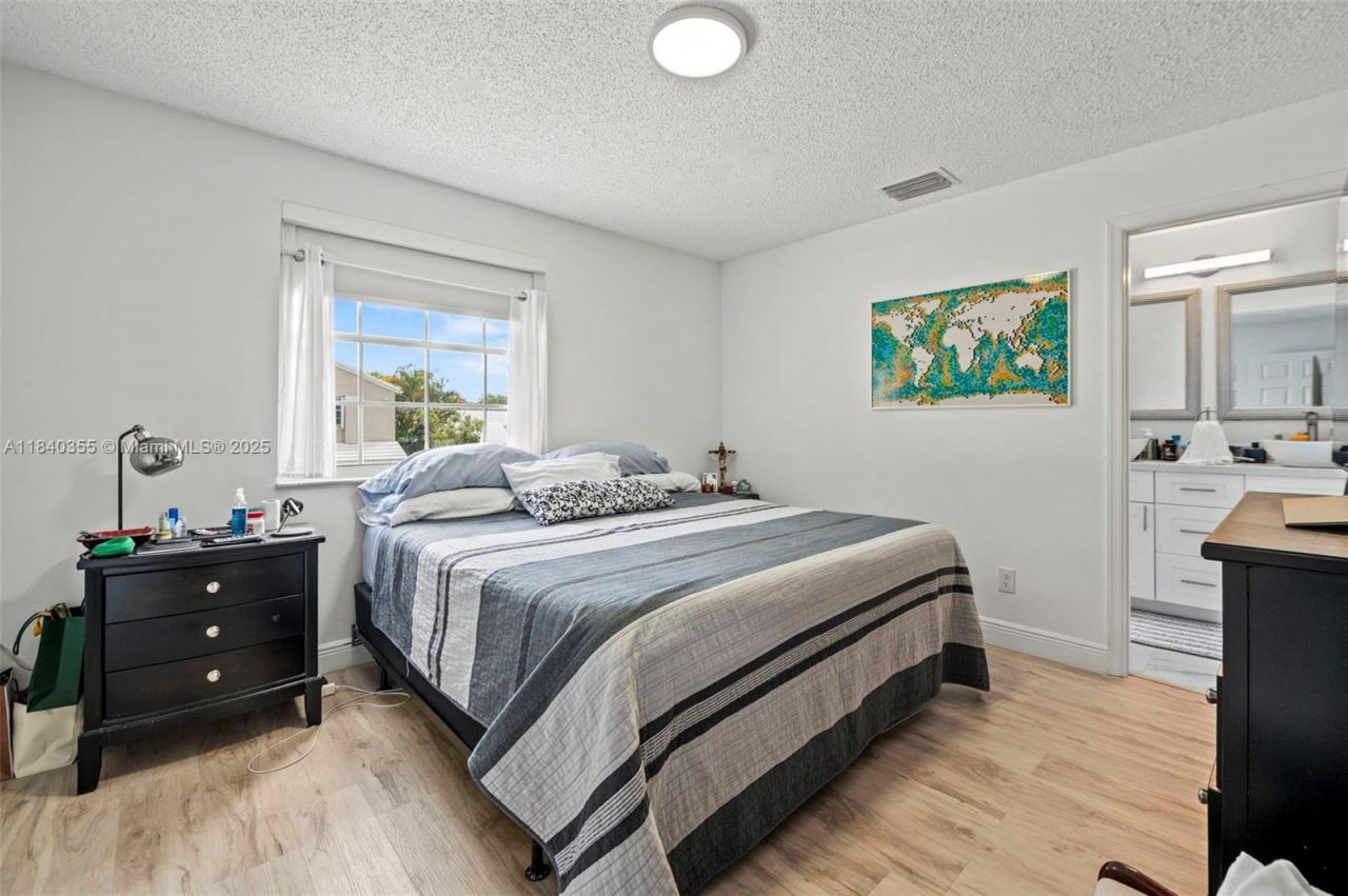 9384 NW 8th Cir, Plantation, FL 33324 Photo