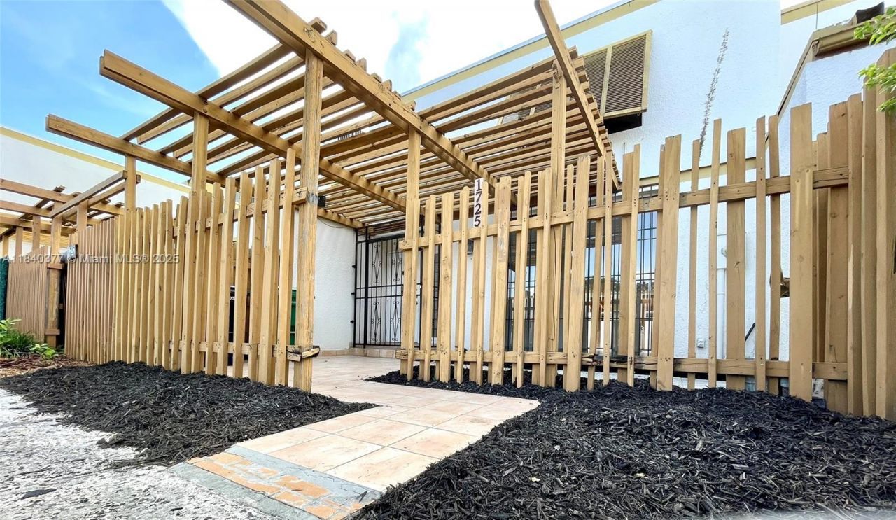 1725 SW 131st Place Cir S, Miami, FL 33175 Photo