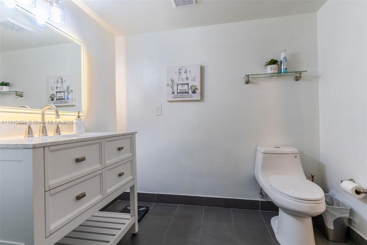 7625 NW 79th Ave, Unit 101, Tamarac, FL 33321 Photo