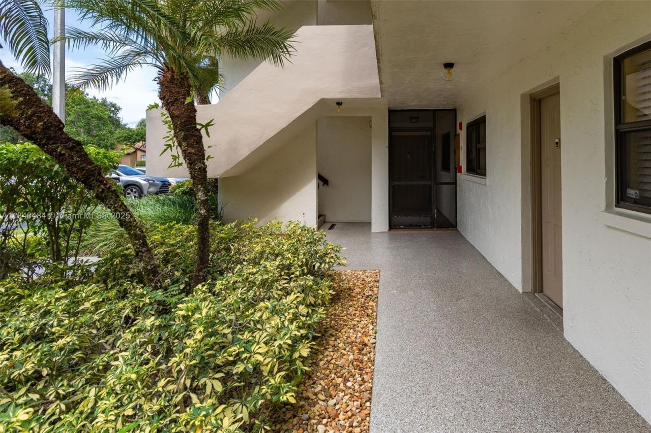 7625 NW 79th Ave, Unit 101, Tamarac, FL 33321 Photo