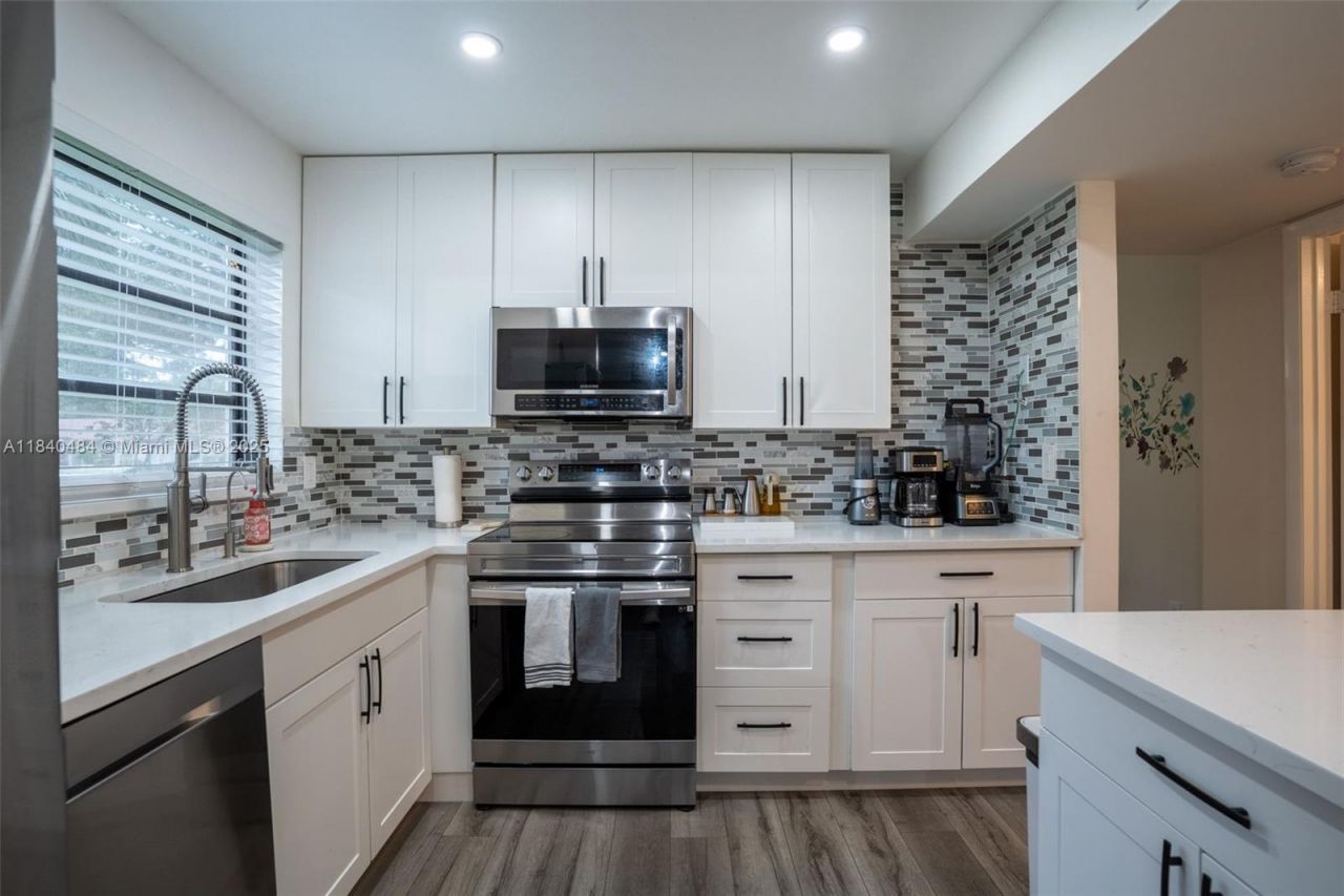 7625 NW 79th Ave, Unit 101, Tamarac, FL 33321 Photo