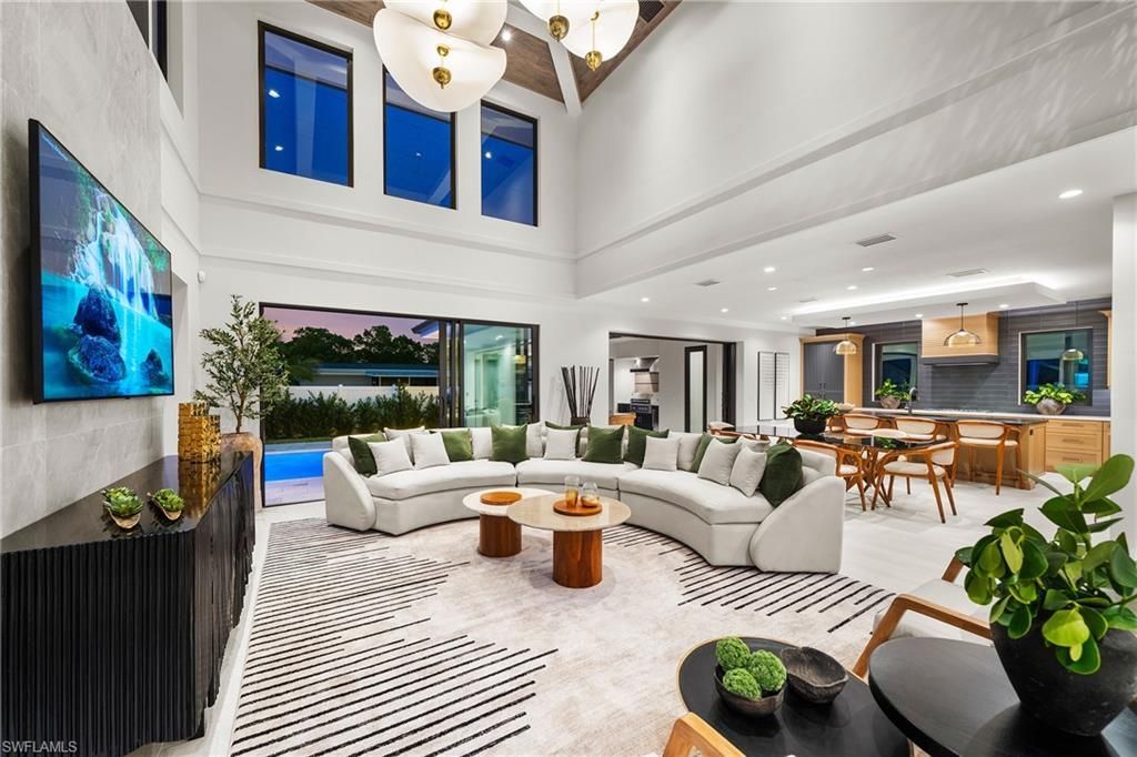 1261 13th Ave N, Naples, FL 34102 Photo