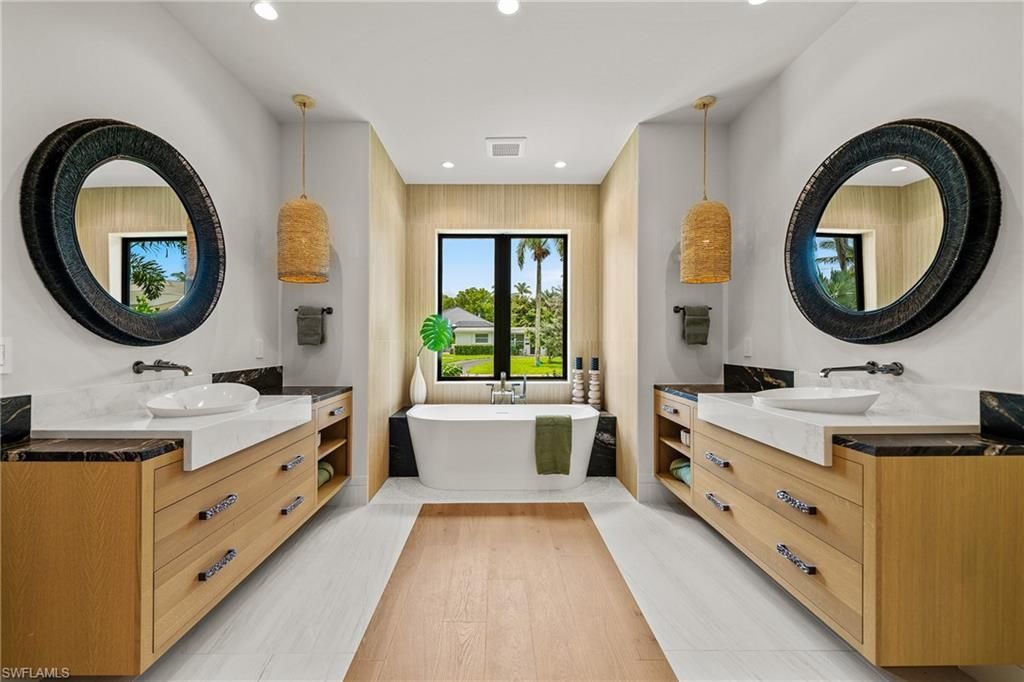 1261 13th Ave N, Naples, FL 34102 Photo