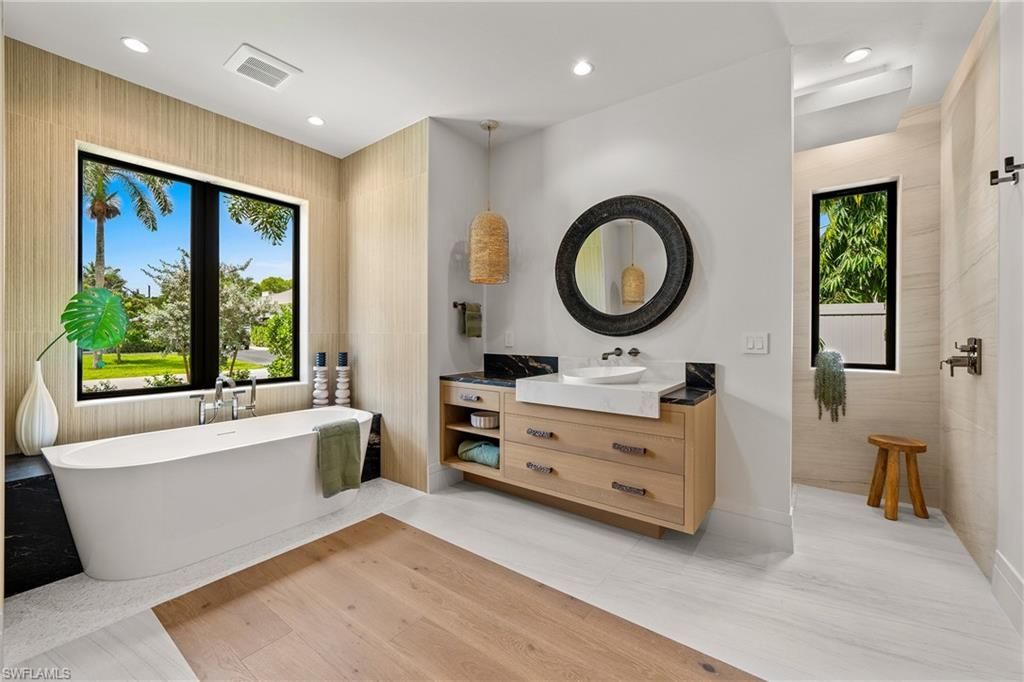 1261 13th Ave N, Naples, FL 34102 Photo