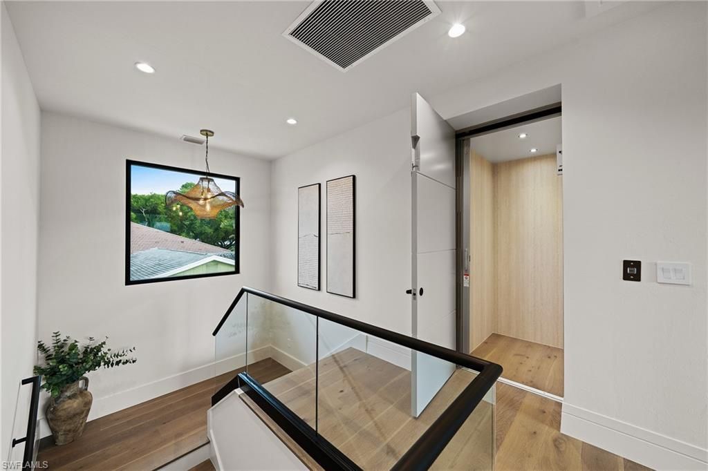 1261 13th Ave N, Naples, FL 34102 Photo