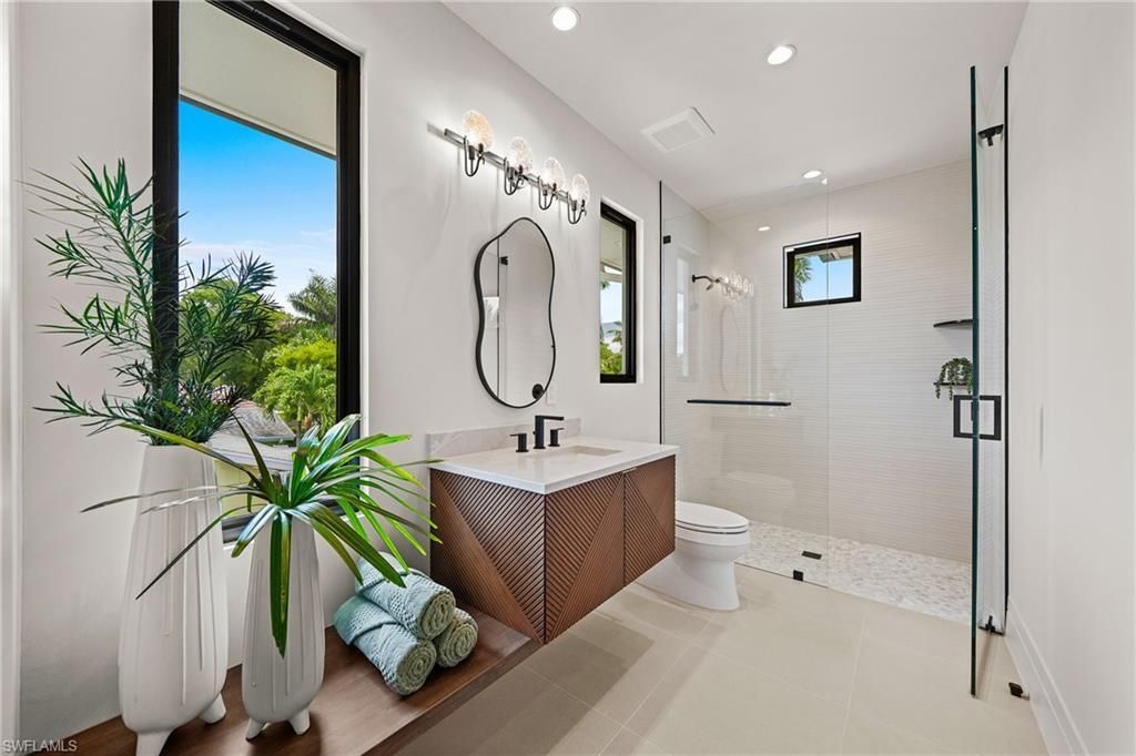 1261 13th Ave N, Naples, FL 34102 Photo