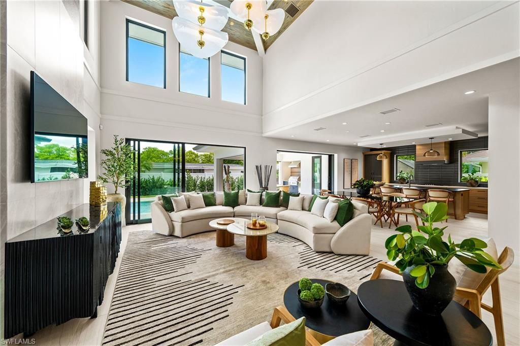 1261 13th Ave N, Naples, FL 34102 Photo